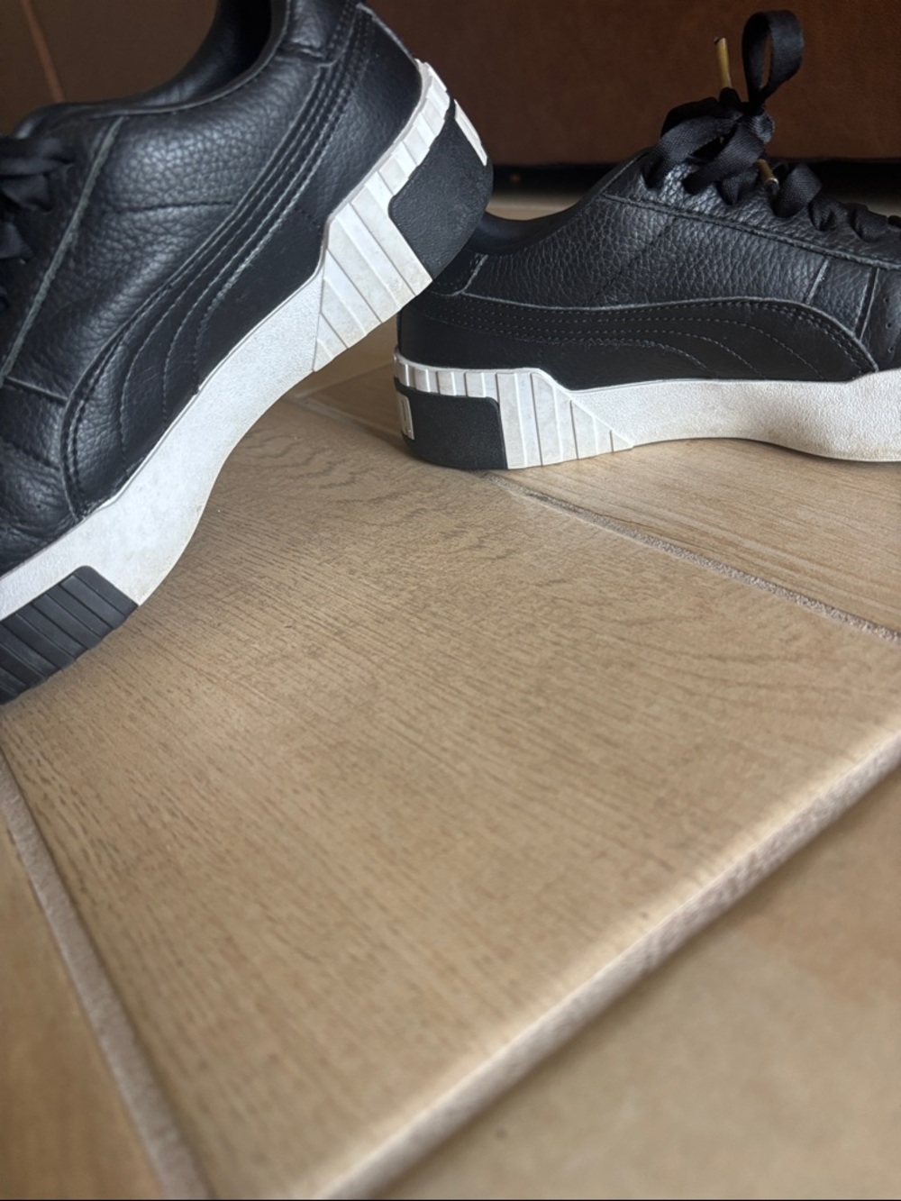 PUMA Low Top Sneakers Black White Leather Logo Lace Up Athletic Shoes Women sz 7 - Picture 4 of 6